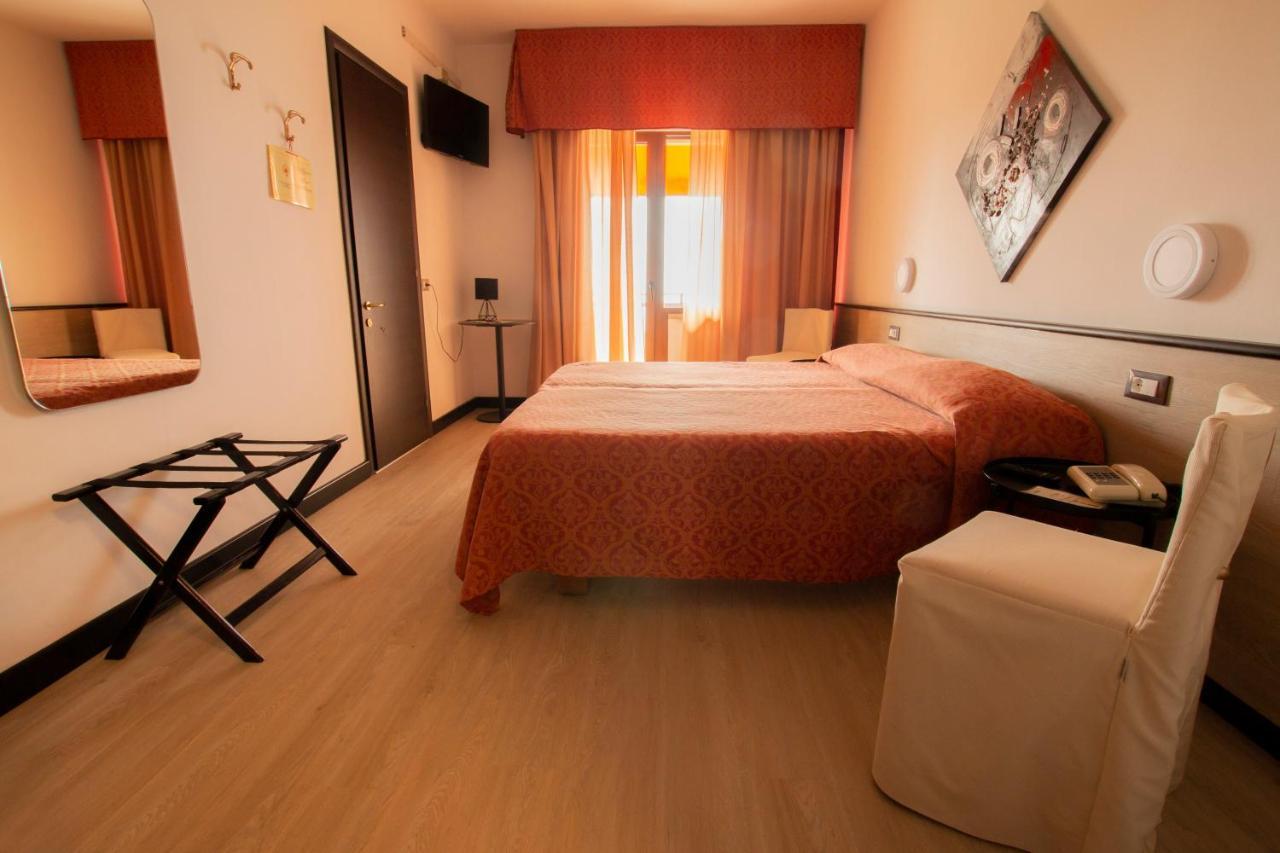 Hotel San Zeno Сан-Дзено-ди-Монтанья Экстерьер фото