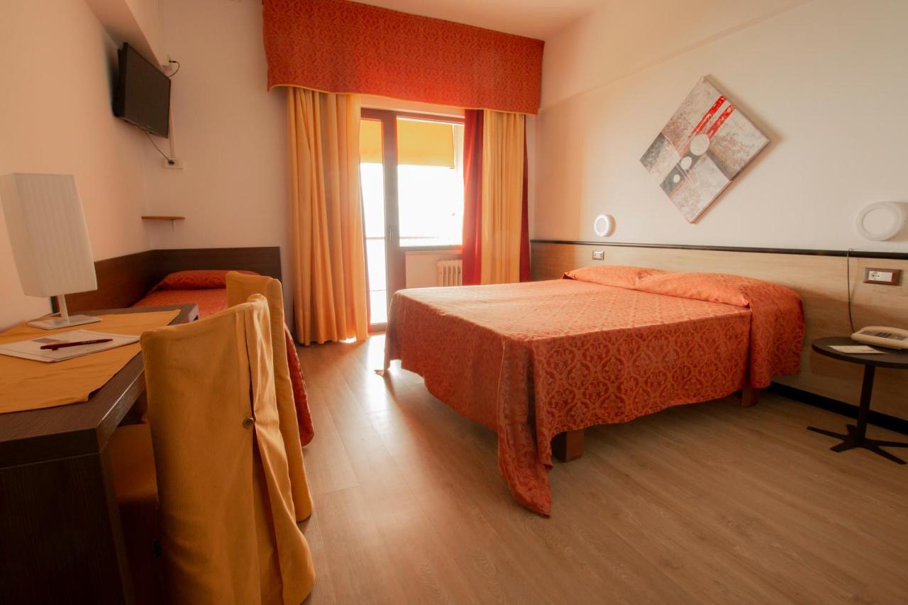 Hotel San Zeno Сан-Дзено-ди-Монтанья Экстерьер фото