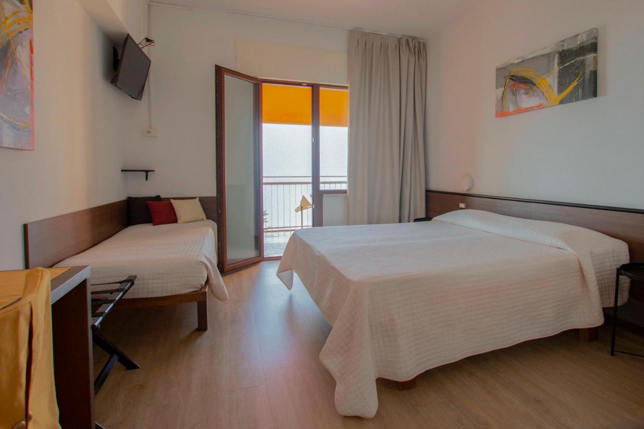 Hotel San Zeno Сан-Дзено-ди-Монтанья Экстерьер фото