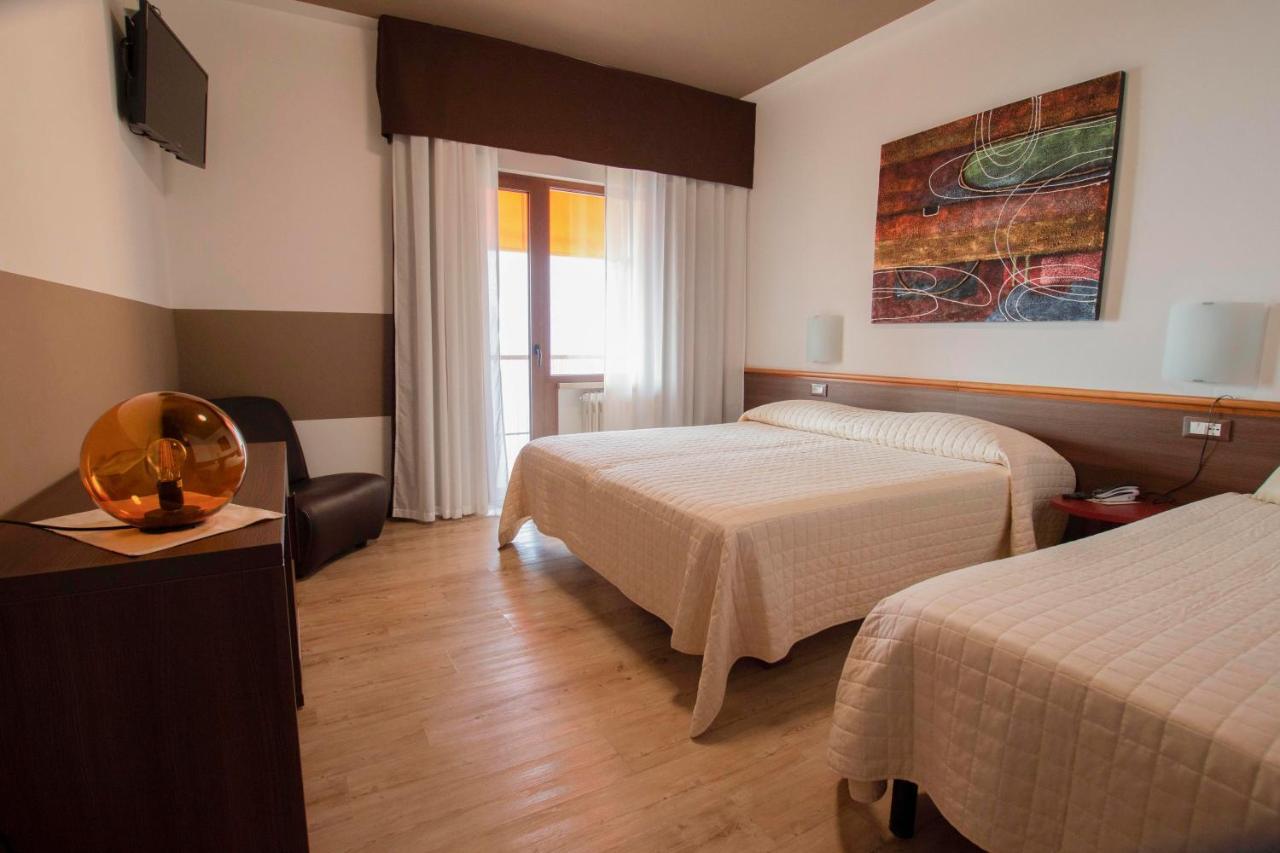 Hotel San Zeno Сан-Дзено-ди-Монтанья Экстерьер фото