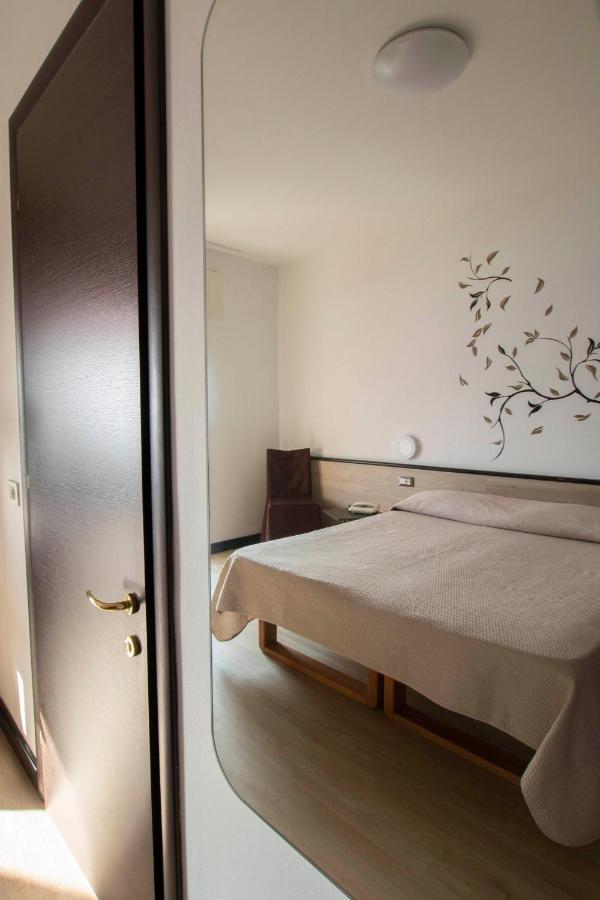 Hotel San Zeno Сан-Дзено-ди-Монтанья Экстерьер фото