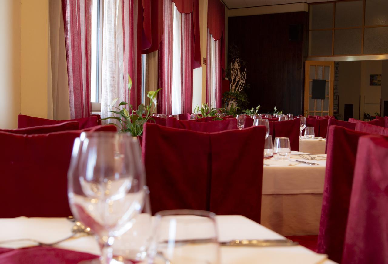 Hotel San Zeno Сан-Дзено-ди-Монтанья Экстерьер фото